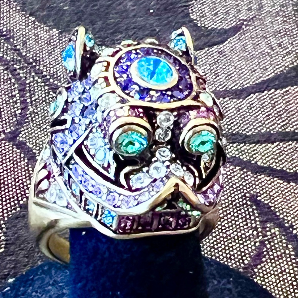 Heidi Daus Glittering Guardian Fu Dog Swarovski Crystals ring size 8 like new - Picture 3 of 11
